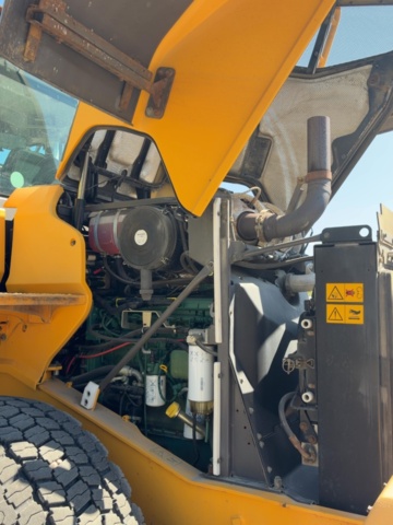 1529714-23 Wheel loader with quick hitch - Volvo L60G - 2014