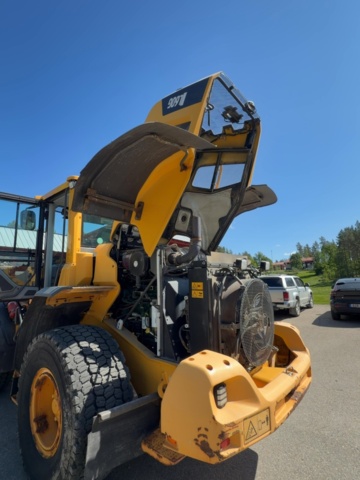 1529714-24 Wheel loader with quick hitch - Volvo L60G - 2014