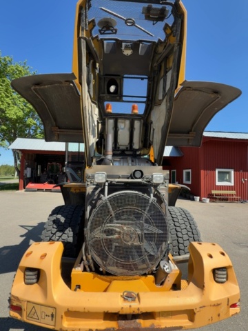 1529714-25 Wheel loader with quick hitch - Volvo L60G - 2014