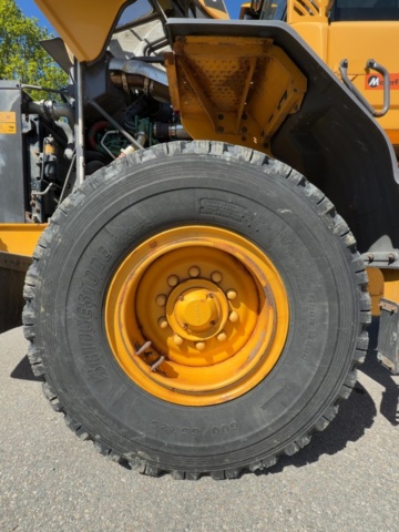 1529714-30 Wheel loader with quick hitch - Volvo L60G - 2014