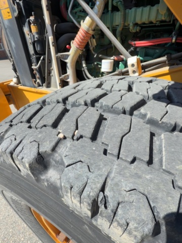 1529714-32 Wheel loader with quick hitch - Volvo L60G - 2014