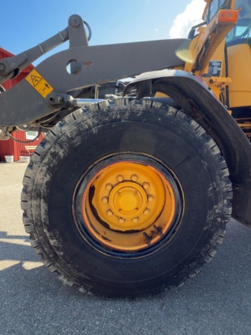 1529714-36 Wheel loader with quick hitch - Volvo L60G - 2014