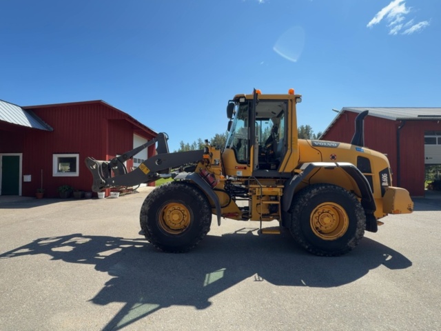 1529714-4 Wheel loader with quick hitch - Volvo L60G - 2014