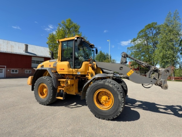 1529714-1 Wheel loader with quick hitch - Volvo L60G - 2014