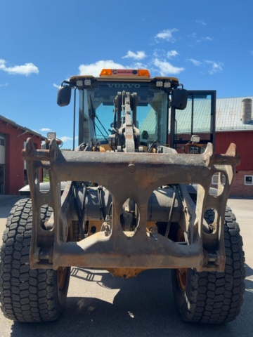 1529714-18 Wheel loader with quick hitch - Volvo L60G - 2014