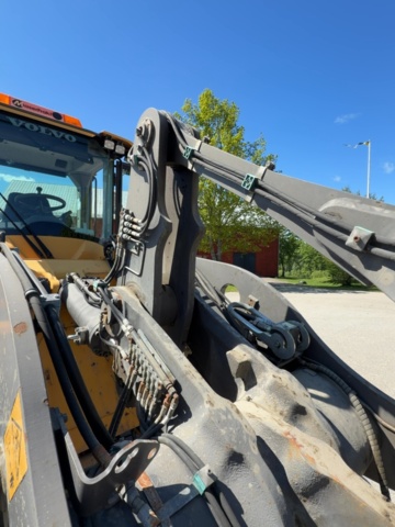 1529714-20 Wheel loader with quick hitch - Volvo L60G - 2014