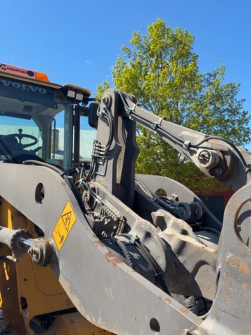 1529714-22 Wheel loader with quick hitch - Volvo L60G - 2014