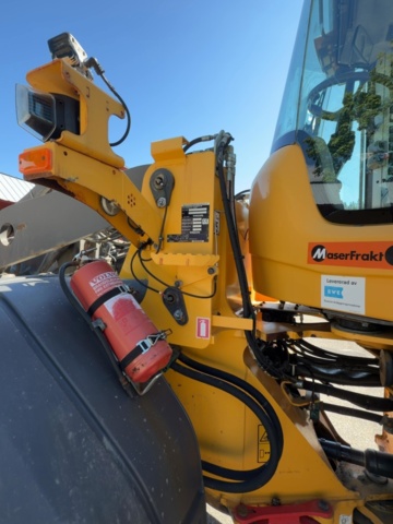 1529714-43 Wheel loader with quick hitch - Volvo L60G - 2014