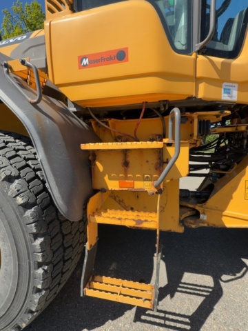 1529714-48 Wheel loader with quick hitch - Volvo L60G - 2014