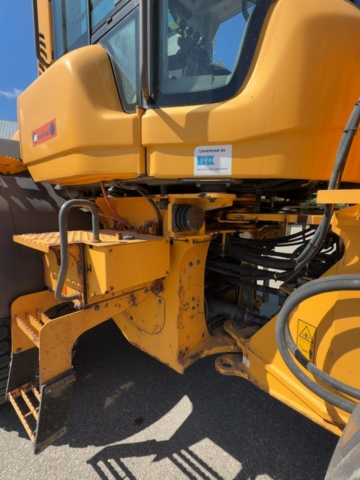 1529714-49 Wheel loader with quick hitch - Volvo L60G - 2014
