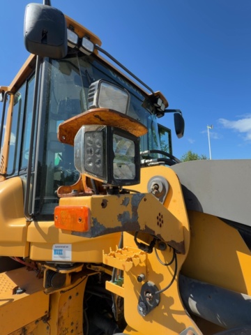 1529714-50 Wheel loader with quick hitch - Volvo L60G - 2014