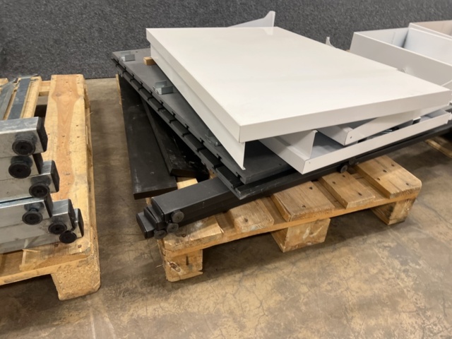 1534671-14 Shop fittings & clothing racks