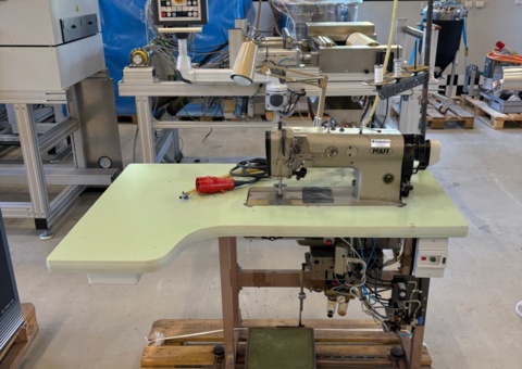 Industrisymaskin med bord - Pfaff