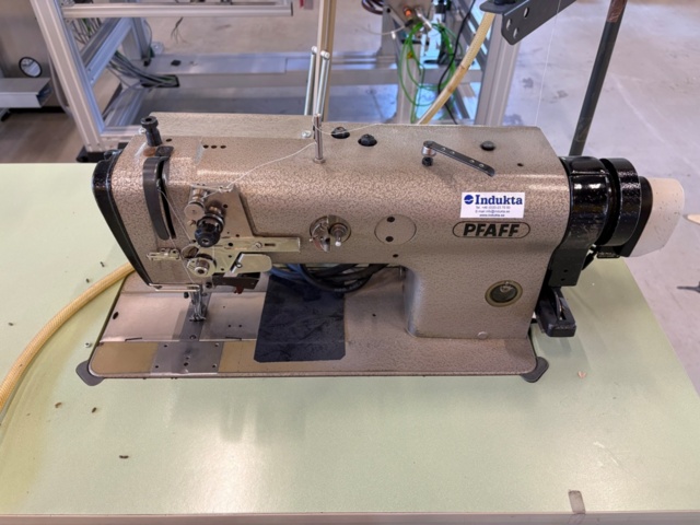 1471450-5 Industrisymaskin med bord - Pfaff