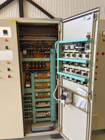 1471459-6 Styrskåp med temperaturreglering - Infrarödteknik AB