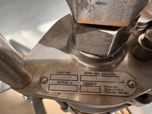 1471463-4 Powder container with pump – Graco