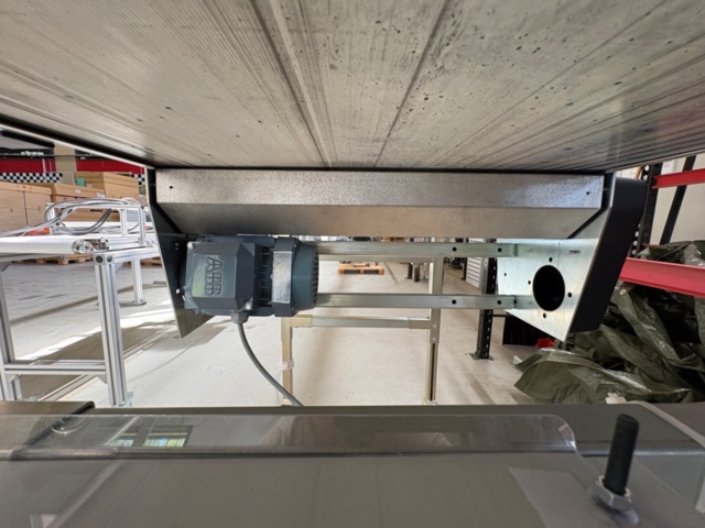 1471464-8 Conveyor belt with guide rails - ENP Industrisystem AB - 2012
