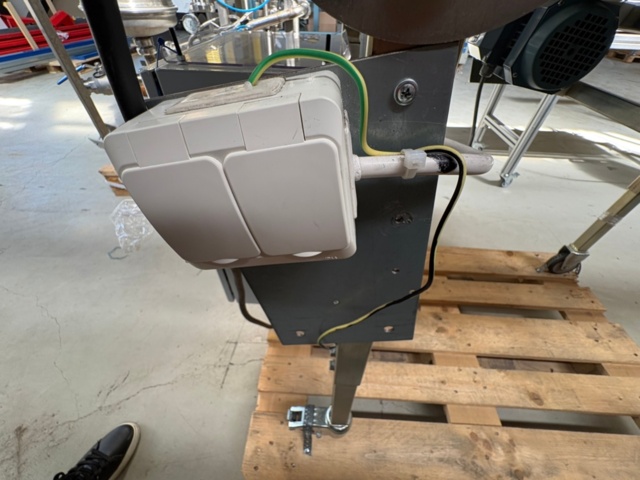 1471464-10 Conveyor belt with guide rails - ENP Industrisystem AB - 2012