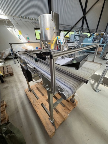 1471464-2 Conveyor belt with guide rails - ENP Industrisystem AB - 2012