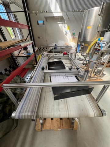 1471464-3 Conveyor belt with guide rails - ENP Industrisystem AB - 2012