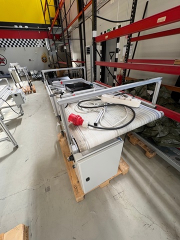 1471464-4 Conveyor belt with guide rails - ENP Industrisystem AB - 2012