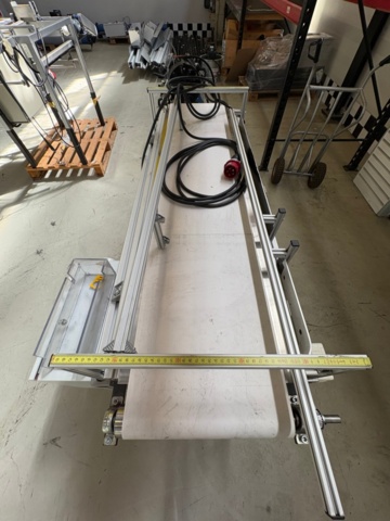 1471465-5 Conveyor belt with guide rails and electrical cabinet