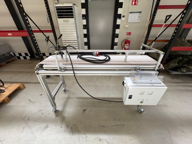 1471465-1 Conveyor belt with guide rails and electrical cabinet