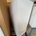 1471474-8 Delar av receptionsdisk med tillbehör samt IKEA bord LACK
