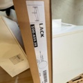 1471474-9 Delar av receptionsdisk med tillbehör samt IKEA bord LACK