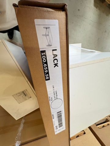 1471474-9 Delar av receptionsdisk med tillbehör samt IKEA bord LACK