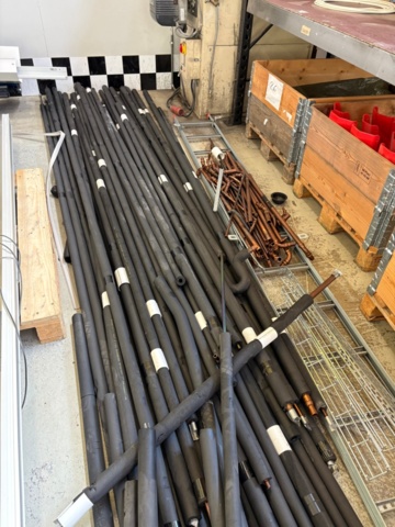 1471475-1 Copper pipes and insulated pipe fittings with accessories