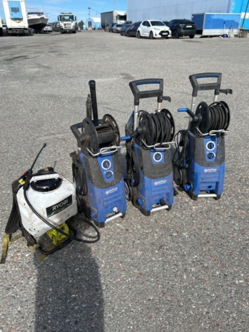 1504190-1 High-pressure cleaners and a degreasing distributor
