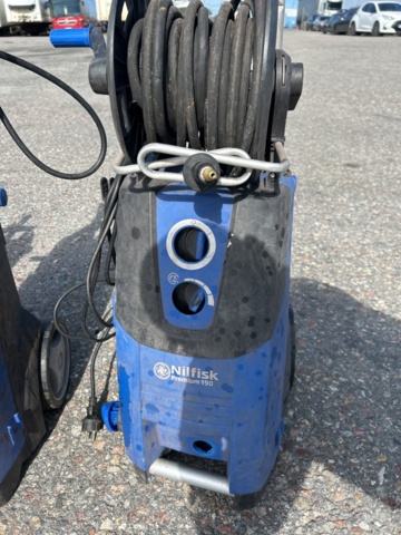 1504190-7 High-pressure cleaners and a degreasing distributor