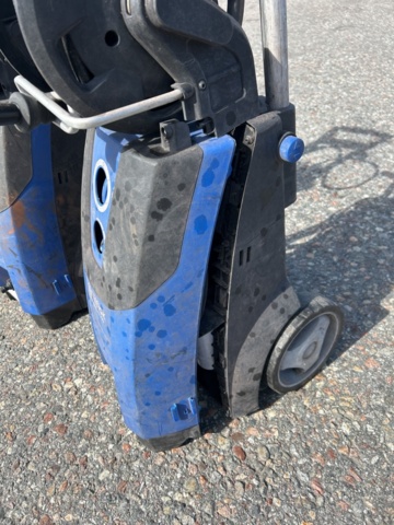 1504190-8 High-pressure cleaners and a degreasing distributor