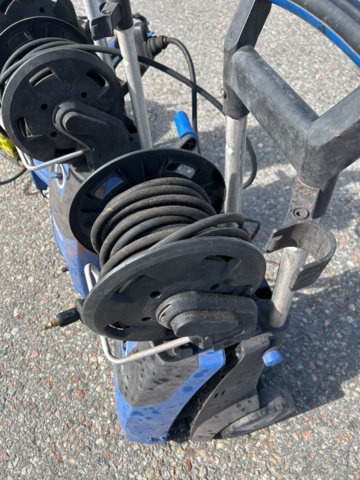 1504190-9 High-pressure cleaners and a degreasing distributor