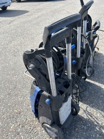 1504190-10 High-pressure cleaners and a degreasing distributor