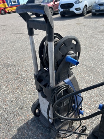 1504190-11 High-pressure cleaners and a degreasing distributor