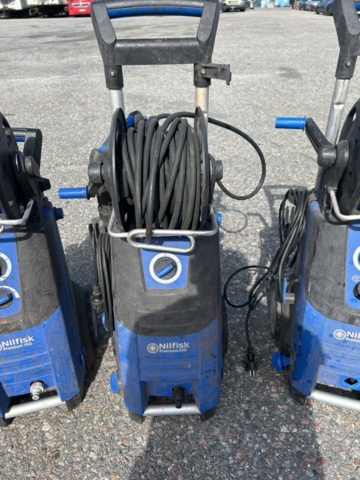 1504190-12 High-pressure cleaners and a degreasing distributor