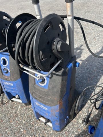 1504190-14 High-pressure cleaners and a degreasing distributor