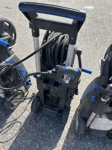 1504190-16 High-pressure cleaners and a degreasing distributor