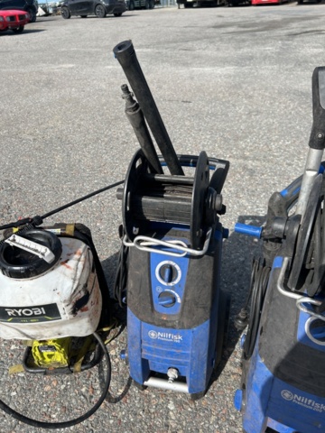 1504190-18 High-pressure cleaners and a degreasing distributor