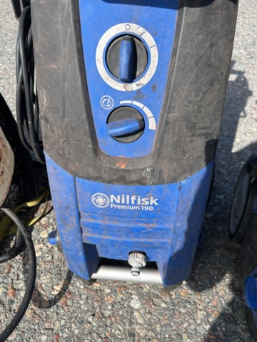 1504190-19 High-pressure cleaners and a degreasing distributor