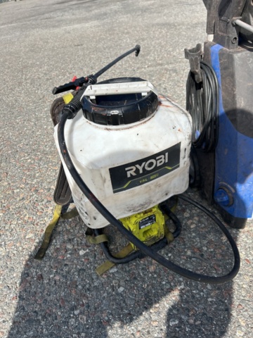 1504190-22 High-pressure cleaners and a degreasing distributor