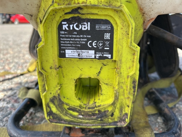 1504190-23 High-pressure cleaners and a degreasing distributor