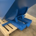 1251435-6 Tippcontainer PILE Med lock, 1100 liter, blå