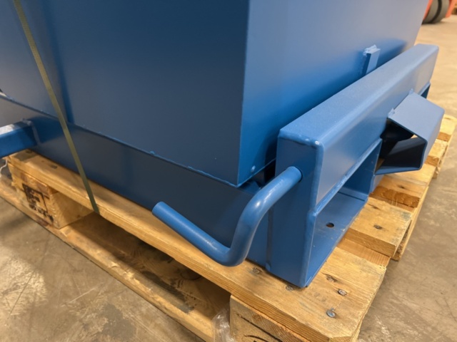 1251437-10 Tippcontainer PILE Med lock, 600 liter, blå