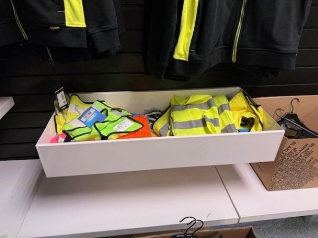 1534671-37 Shop fittings & clothing racks