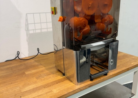 Electric orange juicer