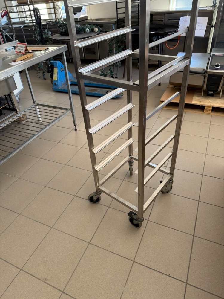 1352441-2 Tray trolley for 10 GN 1/1 trays
