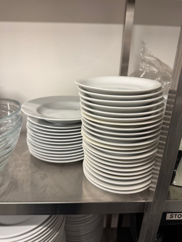1140910-2 Lot of retsaurang porcelain, approx. 200 plates